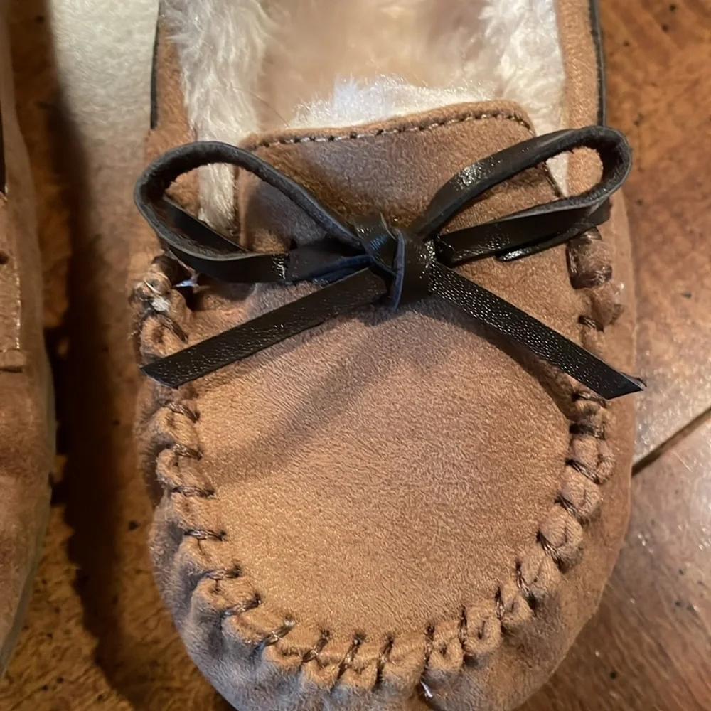 AIRWALK Girls Sherpa Lined Slippers - size 2